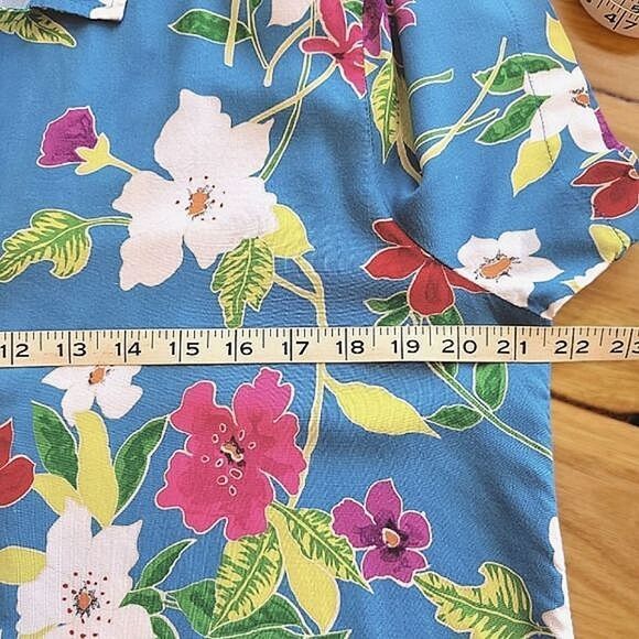 Vtg blue floral short sleeve button-down shirt - Picture 9 of 15